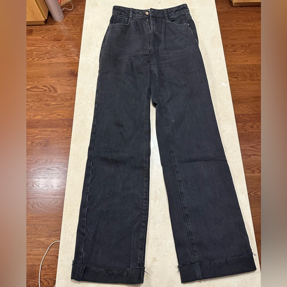 ZARA HIGH RISE STRAIGHT LEG RAW HEM JEANS BLACK - SIZE 2